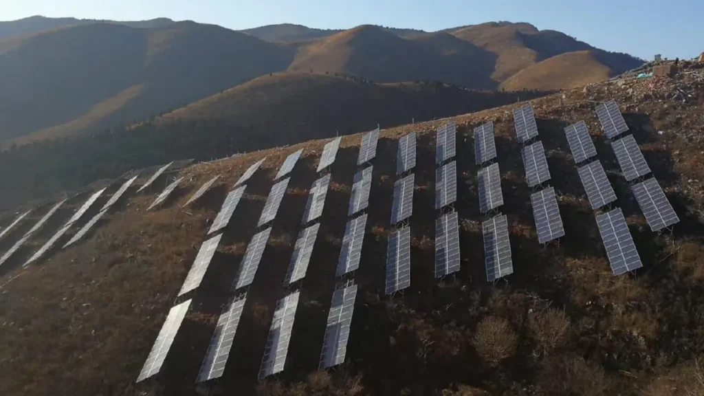 Photovoltaic mounting on mountainous terrain